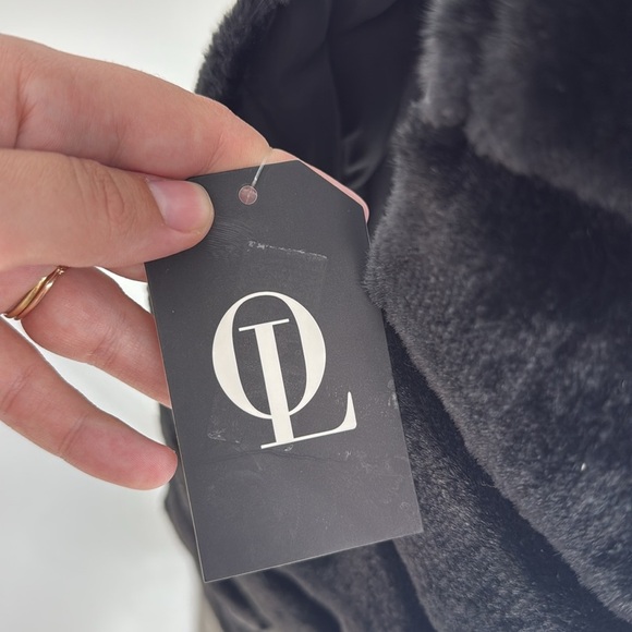 Ookie and Lala Carbon Puffer Vest Reversible to Grooved Faux Fur Size M NEW - Picture 3 of 15